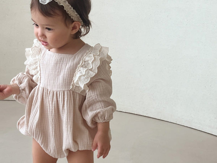 BEBENINE Bloomette Lace Muslin Romper